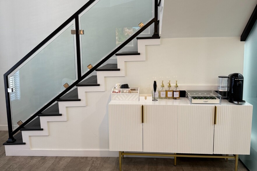 207 W Alameda Ave, Burbank, CA for sale - Interior Photo - Image 3 of 26