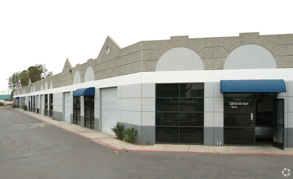 8545 Arjons Dr, San Diego, CA for lease - Building Photo - Image 3 of 12