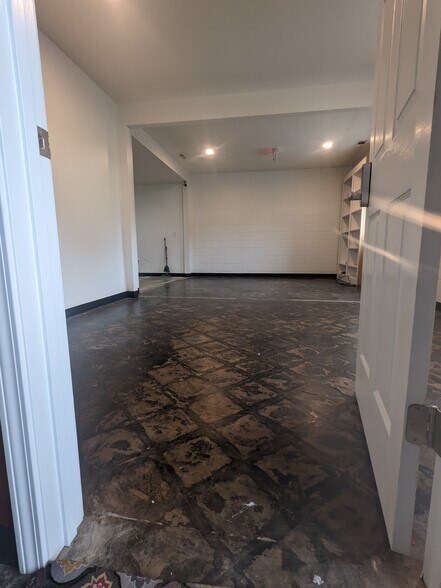 930 S Graham-hopedale Rd, Graham, NC à louer - Photo du bâtiment - Image 3 de 9