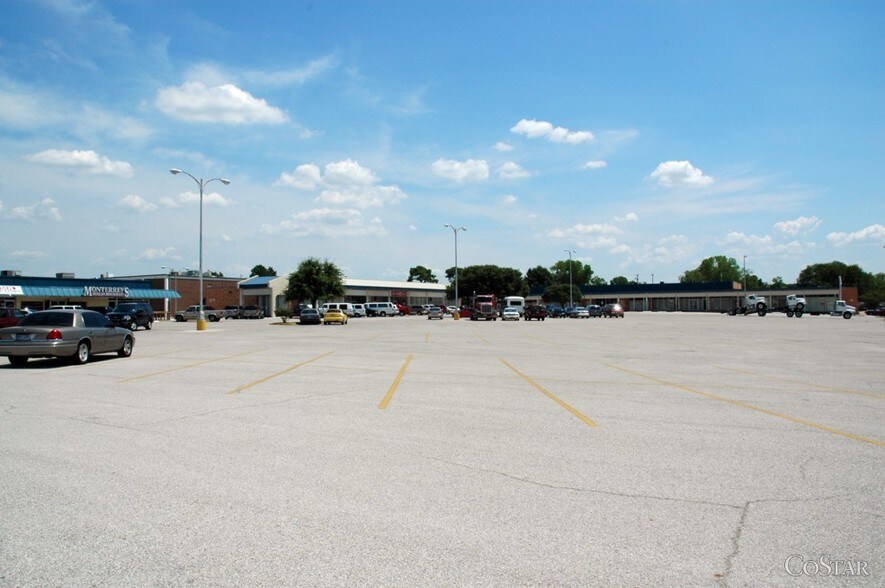 401-463 W Bedford Euless Rd, Hurst, TX à louer - Photo du bâtiment - Image 3 de 4