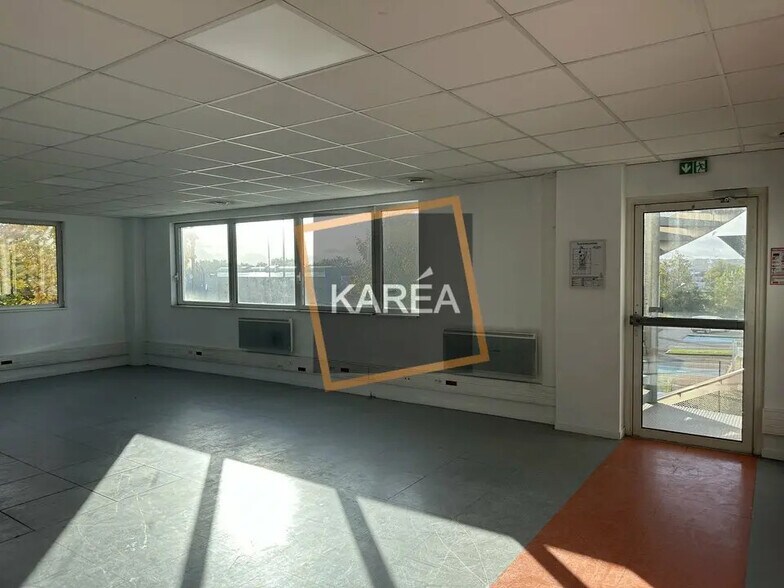 Bureau dans Mareuil-lès-Meaux à louer - Photo intérieure - Image 2 de 5