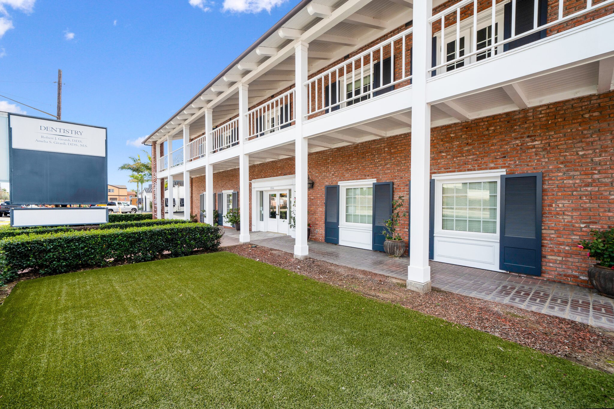 1350 Pacific Coast Hwy, Seal Beach, CA for lease Building Photo- Image 1 of 5