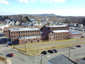Plus de détails pour 168 Center St, Southington, CT - Bureau/Commerce de détail à louer