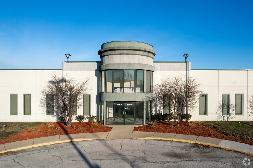 15115 S Dixie Hwy, Harvey, IL à louer - Photo du bâtiment - Image 2 de 6
