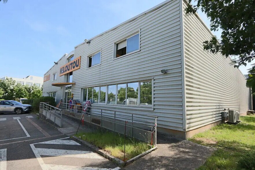 Bureau dans Aix-en-Provence à louer - Photo du bâtiment - Image 2 de 31
