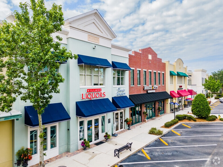 16540 Pointe Village Dr, Lutz, FL for lease - Building Photo - Image 1 of 6