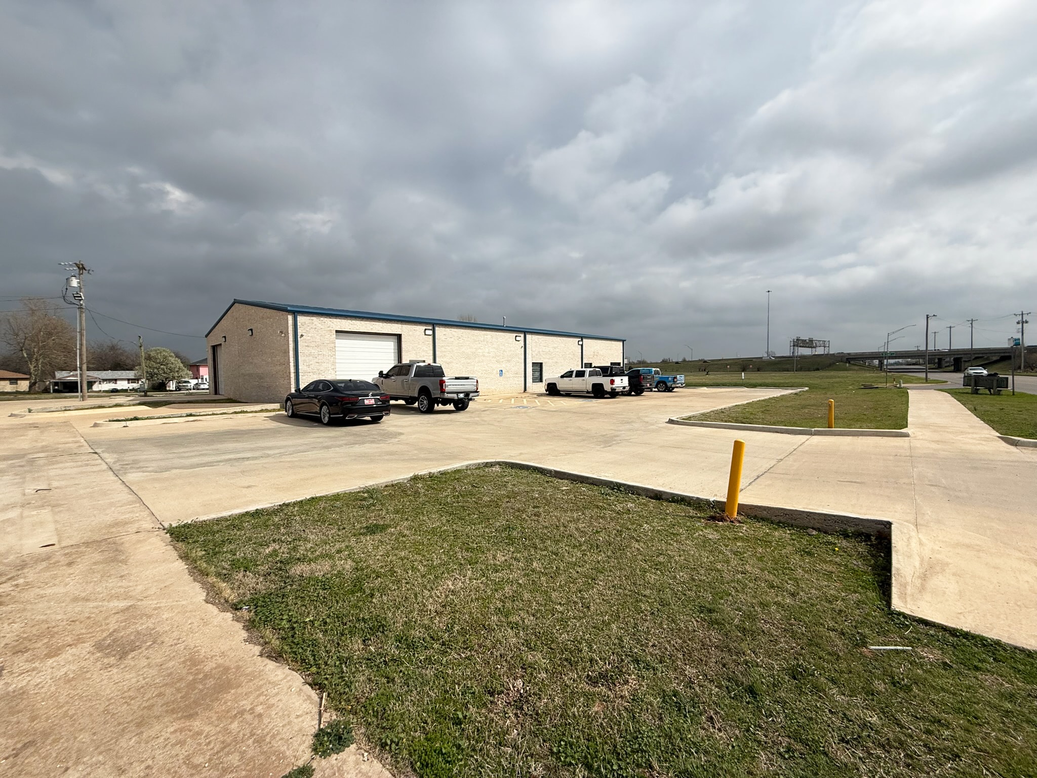 3607 & 3617 SW 44th St portfolio portfolio of 2 properties for sale on LoopNet.ca Primary Photo- Image 1 of 3