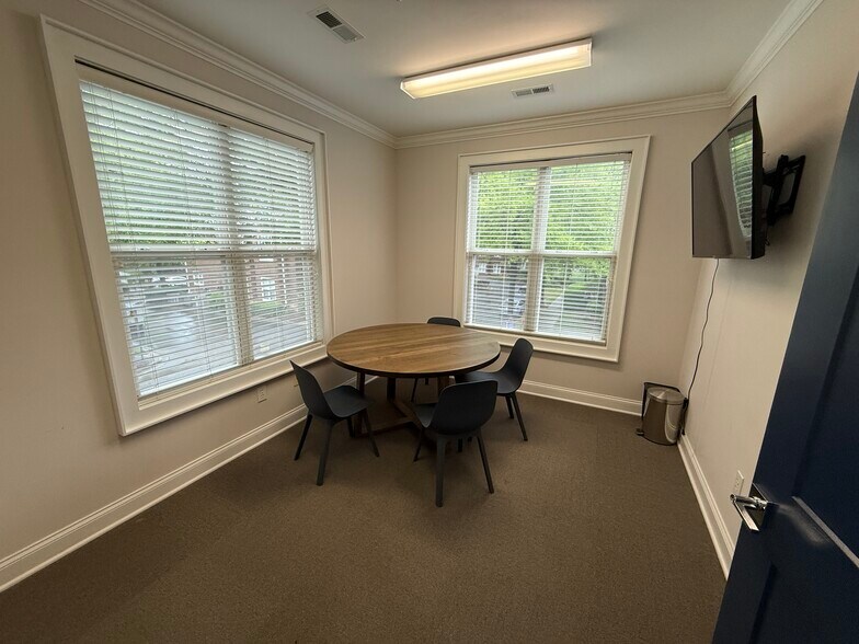 710 Northeast Dr, Davidson, NC à louer - Photo intérieure - Image 3 de 14