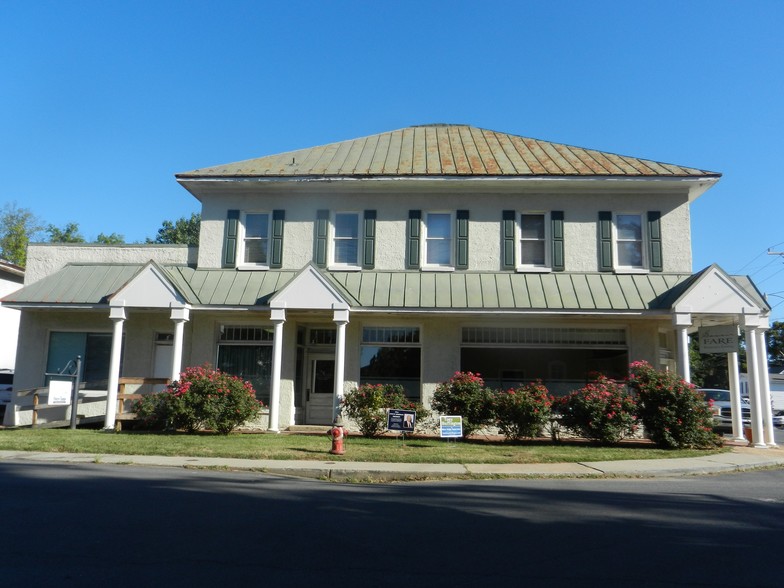 1 W Loudoun St, Round Hill, VA à vendre - Photo du bâtiment - Image 1 de 1