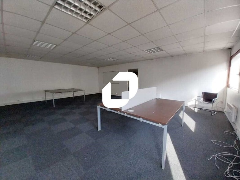 Office in Trappes for lease - Interior Photo - Image 3 of 18