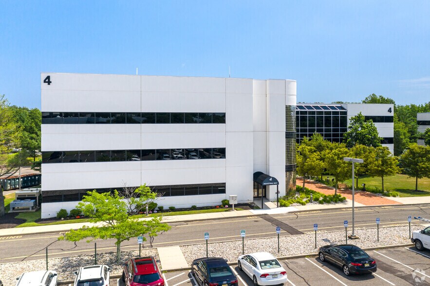 4 Industrial Way W, Eatontown, NJ à louer - Photo du bâtiment - Image 2 de 8