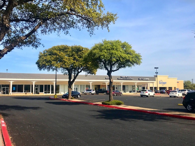 1500 N Story Rd, Irving, TX à louer - Photo du bâtiment - Image 3 de 4