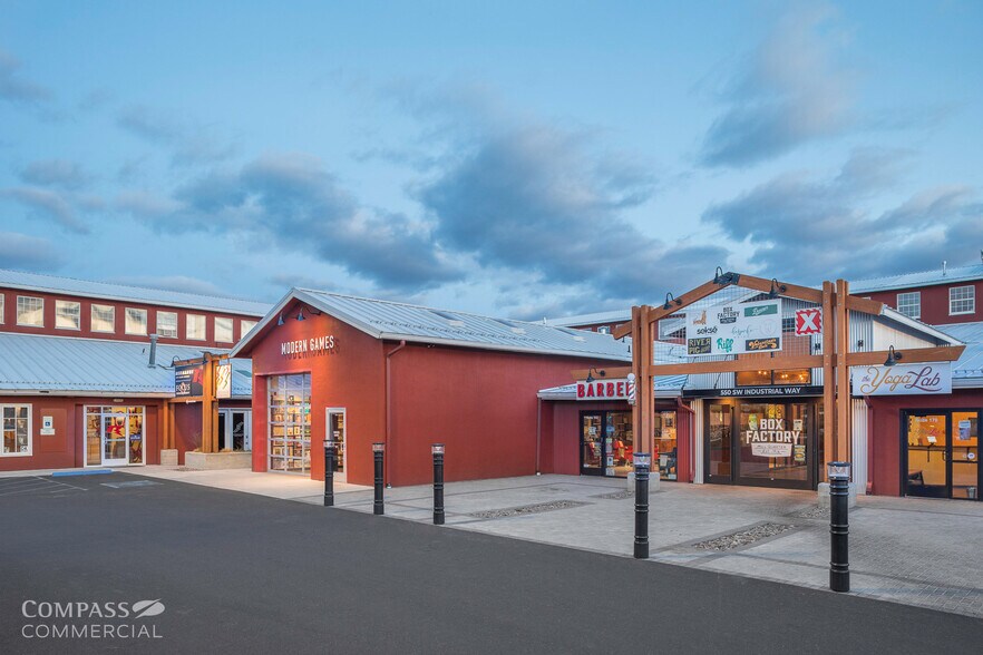 500 SW Industrial Way, Bend, OR à louer - Photo du bâtiment - Image 2 de 14