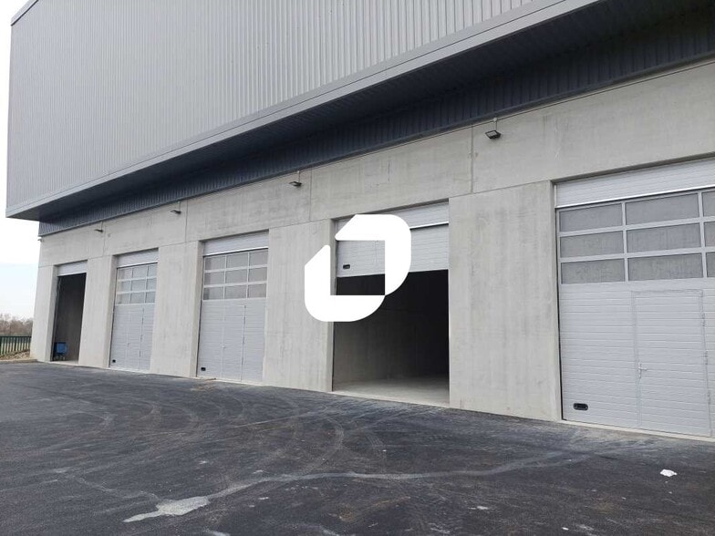 Flex in Galluis for lease - Building Photo - Image 1 of 6