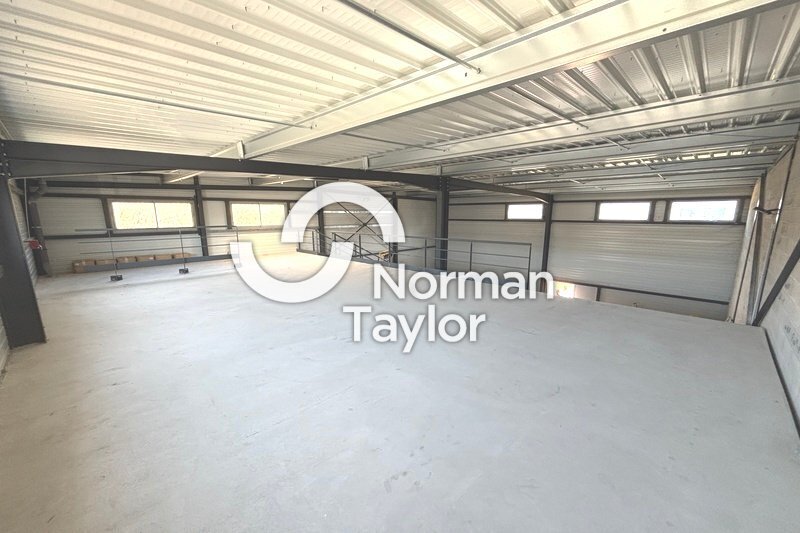 Flex in Montpellier for lease - Interior Photo - Image 3 of 4