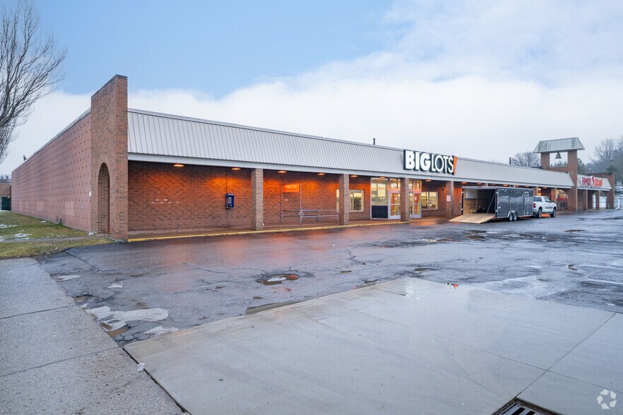 21-41 S Main St, Jamestown, NY à louer - Photo du bâtiment - Image 3 de 10