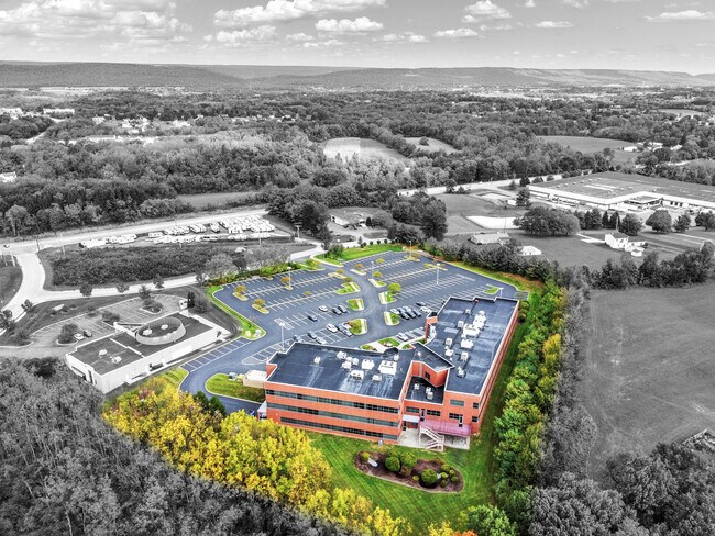 Plus de détails pour 8040 Carlson Rd, Harrisburg, PA - Bureau à louer