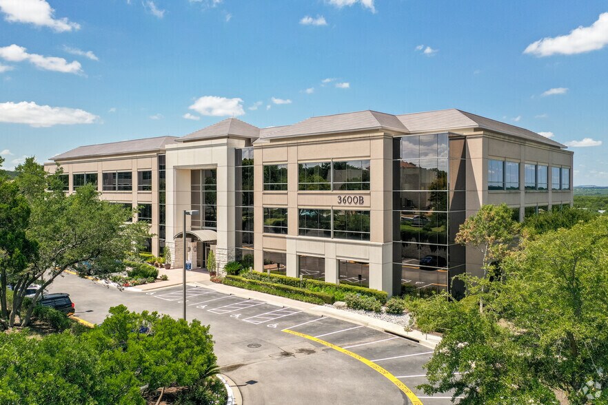 3600 N Capital of Texas Hwy, Austin, TX à louer - Photo du bâtiment - Image 2 de 11