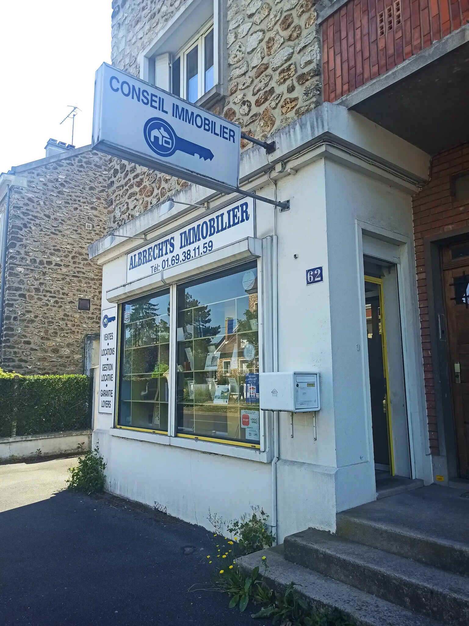 Flex in Athis-Mons for lease Primary Photo- Image 1 of 2
