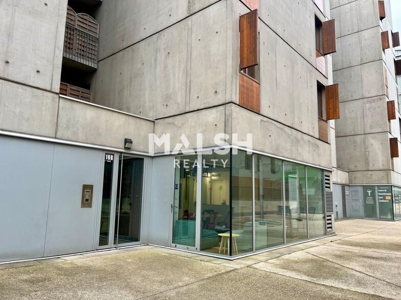 Office in Lyon for lease - Building Photo - Image 1 of 7