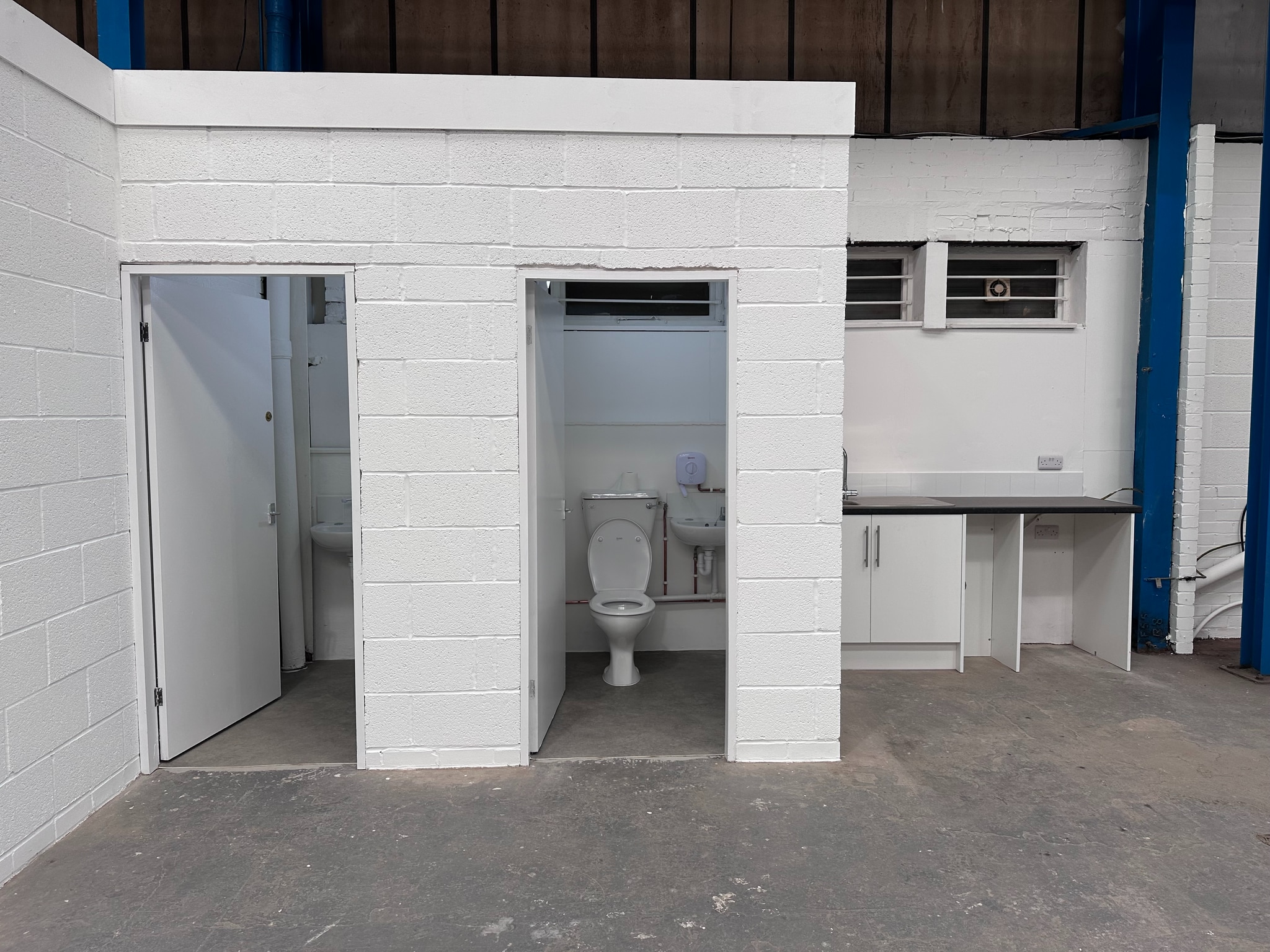 Middlemore Ln, Aldridge for lease Interior Photo- Image 1 of 8