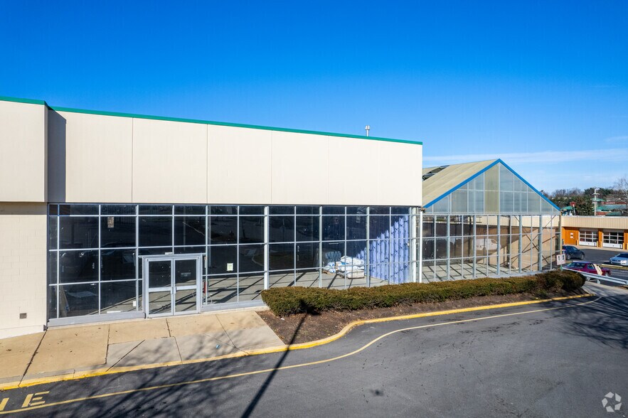 2811 Dekalb Pike, Norristown, PA à louer - Photo du bâtiment - Image 2 de 6