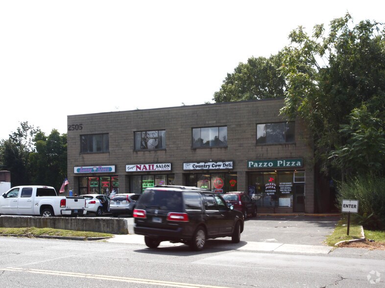 2505 Black Rock Tpke, Fairfield, CT à louer - Photo du bâtiment - Image 3 de 4