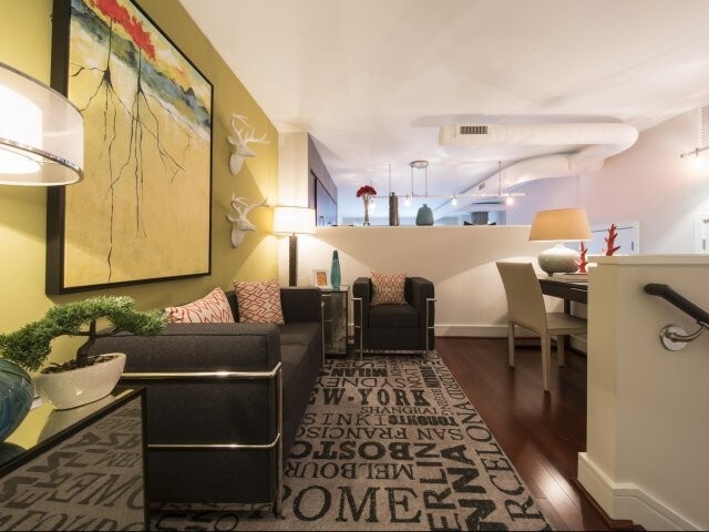 8210 Crestwood Heights Dr, McLean, VA à louer - Photo du bâtiment - Image 2 de 50