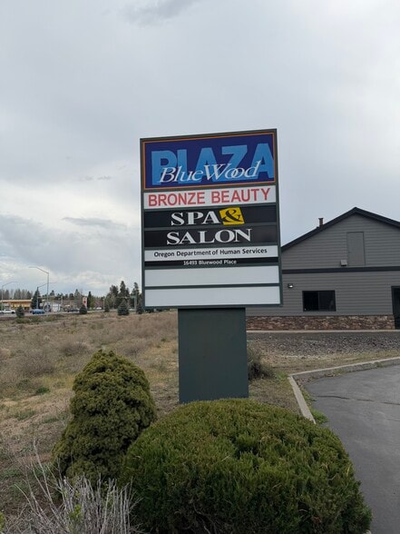 16493 Bluewood Pl, La Pine, OR à vendre - Photo du bâtiment - Image 2 de 7