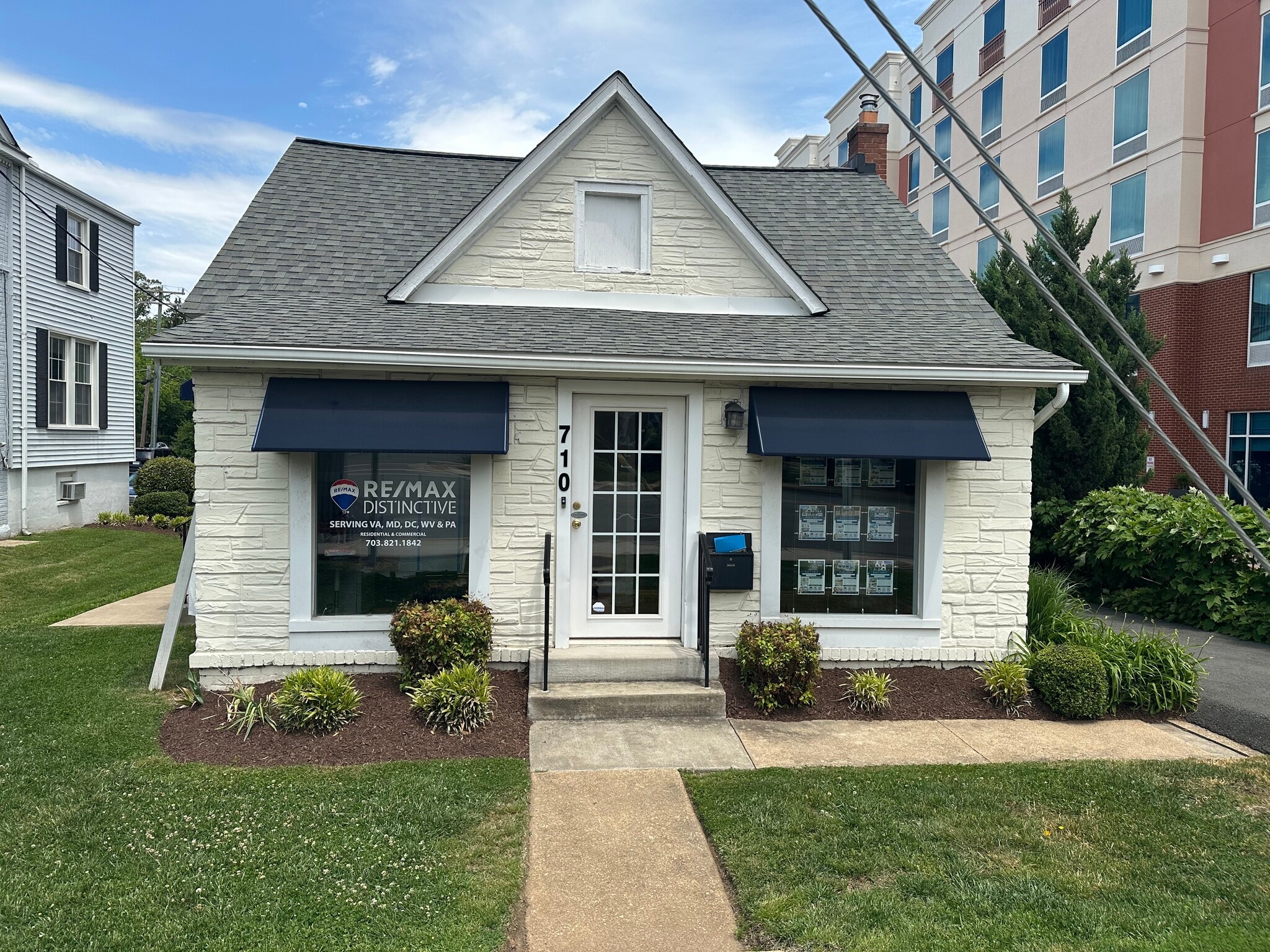 710 W Broad St, Falls Church, VA à louer Photo du bâtiment- Image 1 de 13