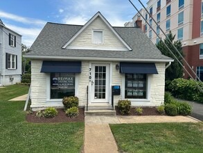 710 W Broad St, Falls Church, VA à louer Photo du bâtiment- Image 1 de 13