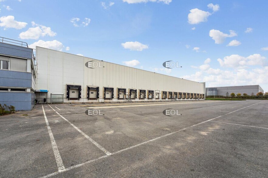 Industrial in SAINT-OUEN-L'AUMONE for lease - Building Photo - Image 2 of 12