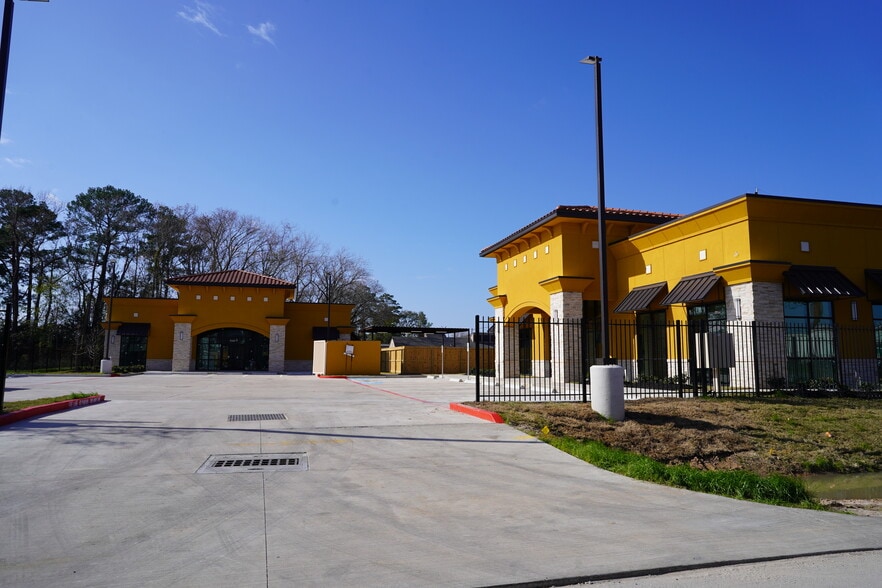 19451 Hightower Ln, Humble, TX à louer - Photo du bâtiment - Image 3 de 9