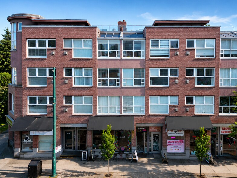 2702-2716 W 4th Ave, Vancouver, BC à vendre - Photo du bâtiment - Image 2 de 6