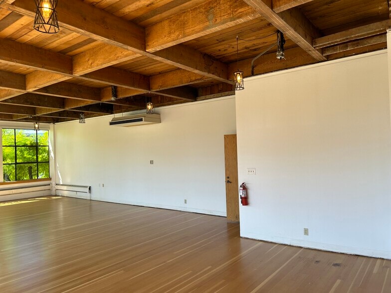 701 6th Ave N, Seattle, WA for lease - Building Photo - Image 3 of 7