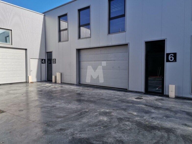 Office in Grigny for lease - Building Photo - Image 3 of 7
