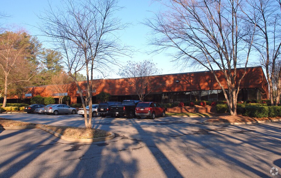 1777 Phoenix Pky, Atlanta, GA for sale - Building Photo - Image 2 of 9
