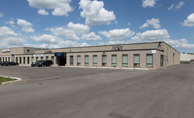 Plus de détails pour 585 Canarctic Dr, Toronto, ON - Industriel à louer