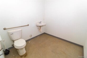 1697 N Saginaw St, Lapeer, MI for lease Building Photo- Image 2 of 4