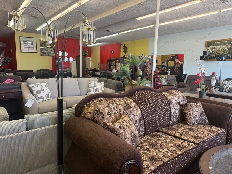 15430 Francisquito Ave, La Puente, CA à vendre - Photo du bâtiment - Image 2 de 15