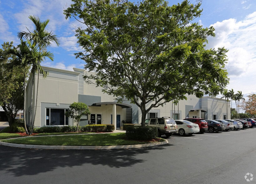 4611 Johnson Rd, Coconut Creek, FL for lease - Primary Photo - Image 1 of 9