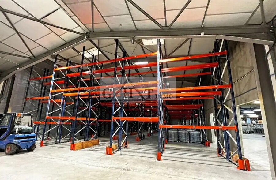 Industrial in Saint-Fargeau-Ponthierry for sale - Interior Photo - Image 2 of 5