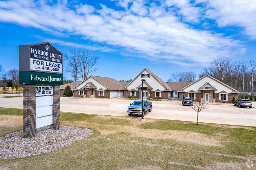 2784 Deerfield Ave E, Suamico, WI à louer - Photo du bâtiment - Image 2 de 29