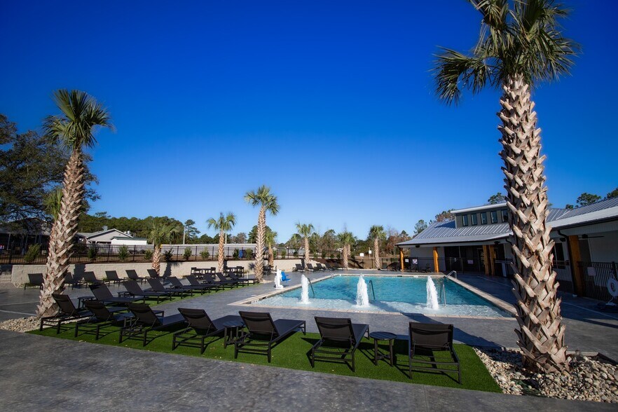 730 E Ocean Rd, Holly Ridge, NC à vendre - Photo principale - Image 1 de 17