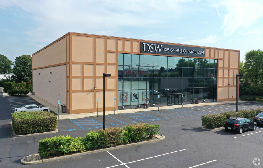 357 Old Country Rd, Carle Place, NY for lease - Primary Photo - Image 1 of 3