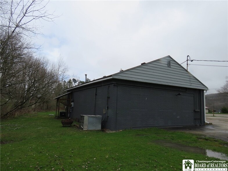 9971 NY-16, Delevan, NY à vendre - Photo du bâtiment - Image 3 de 9