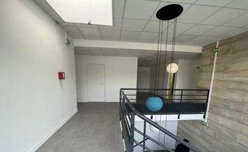 Office in Ris-Orangis for lease Building Photo- Image 2 of 8