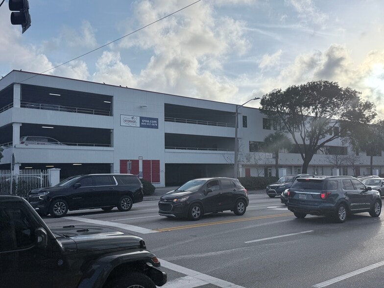 1000 W Pembroke Rd, Hallandale Beach, FL for lease - Building Photo - Image 2 of 12