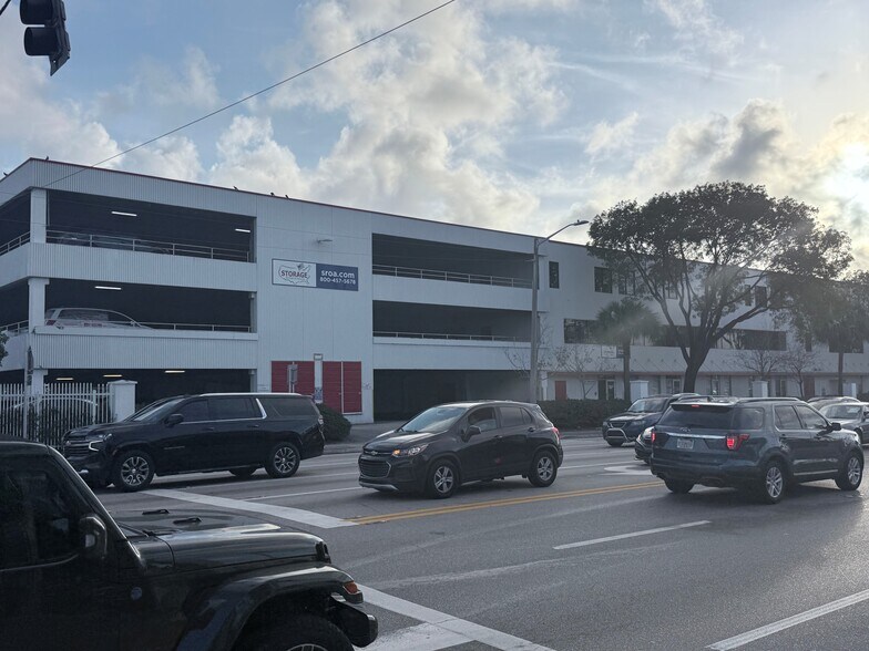 1000 W Pembroke Rd, Hallandale Beach, FL à louer - Photo du bâtiment - Image 2 de 12