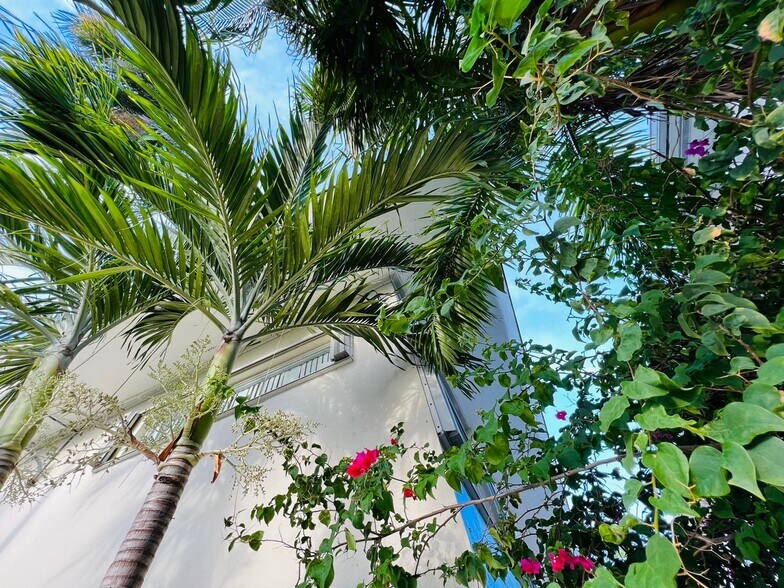 7435 Byron Ave, Miami Beach, FL à vendre - Photo du bâtiment - Image 1 de 21